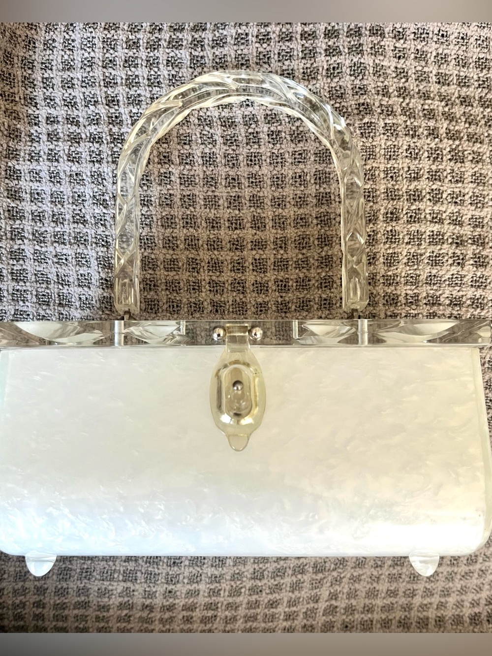 Vintage lucite box purse. Excellent condition. So pretty! - Picture 3 of 9